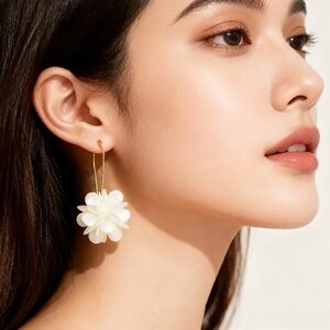 Elegant White Floral Earrings. Wedding Earrings. Party Christmas Jewelry 🌸